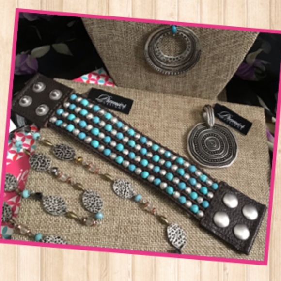 Leather & Beaded Bracelet - Picture 4 of 4